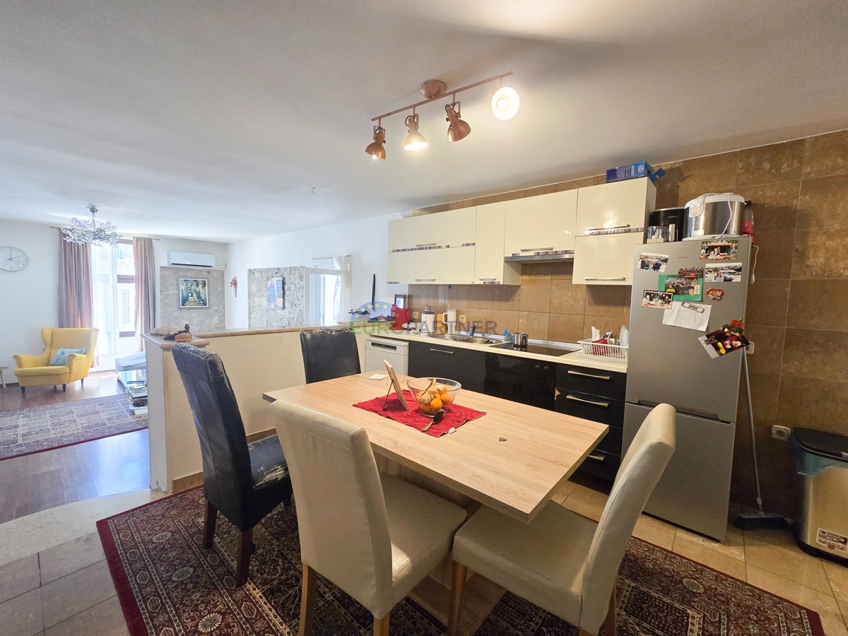 Istria, Parenzo, appartamento ammobiliato nel centro della città