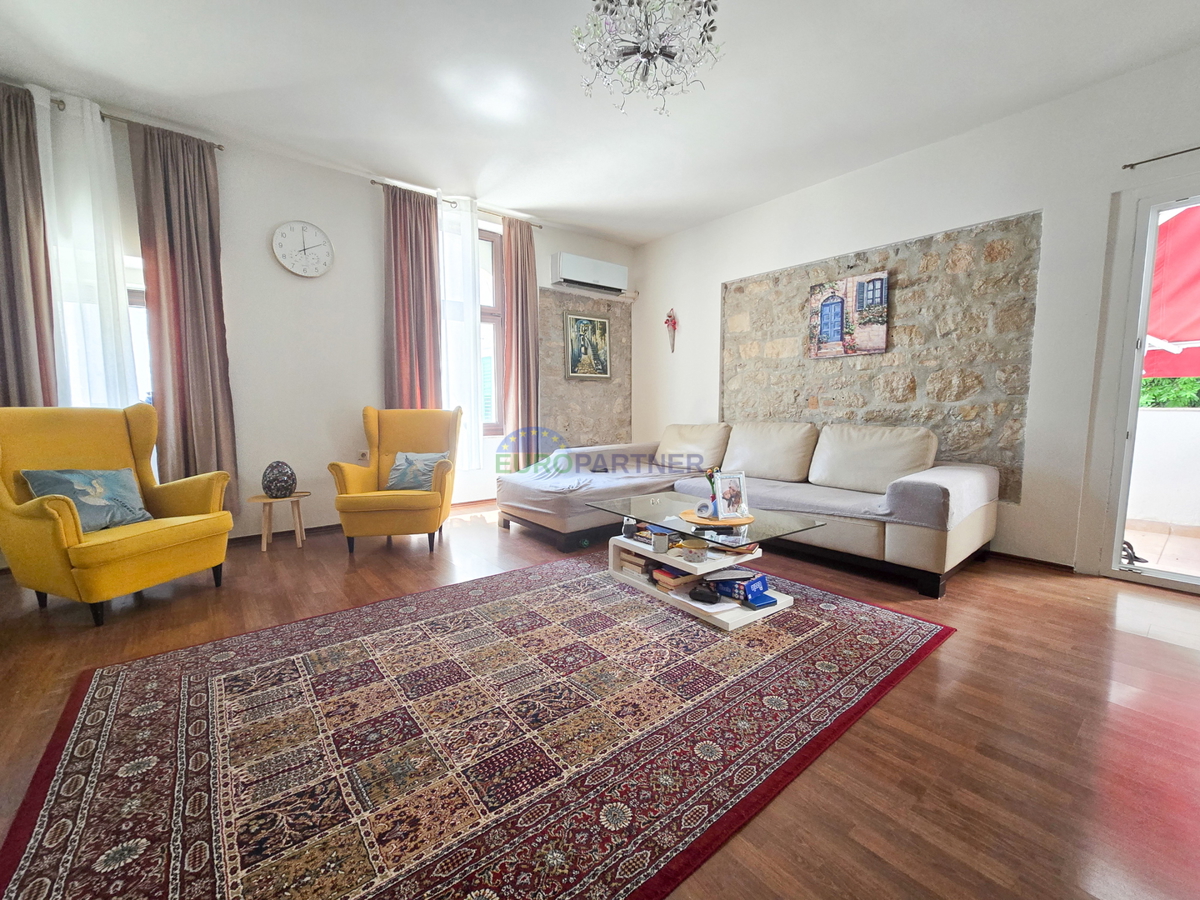 Istria, Parenzo, appartamento ammobiliato nel centro della città