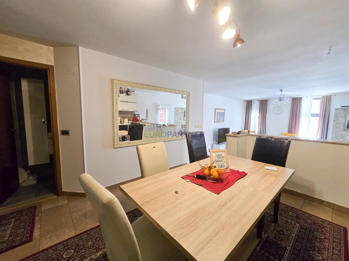 Istria, Parenzo, appartamento ammobiliato nel centro della città