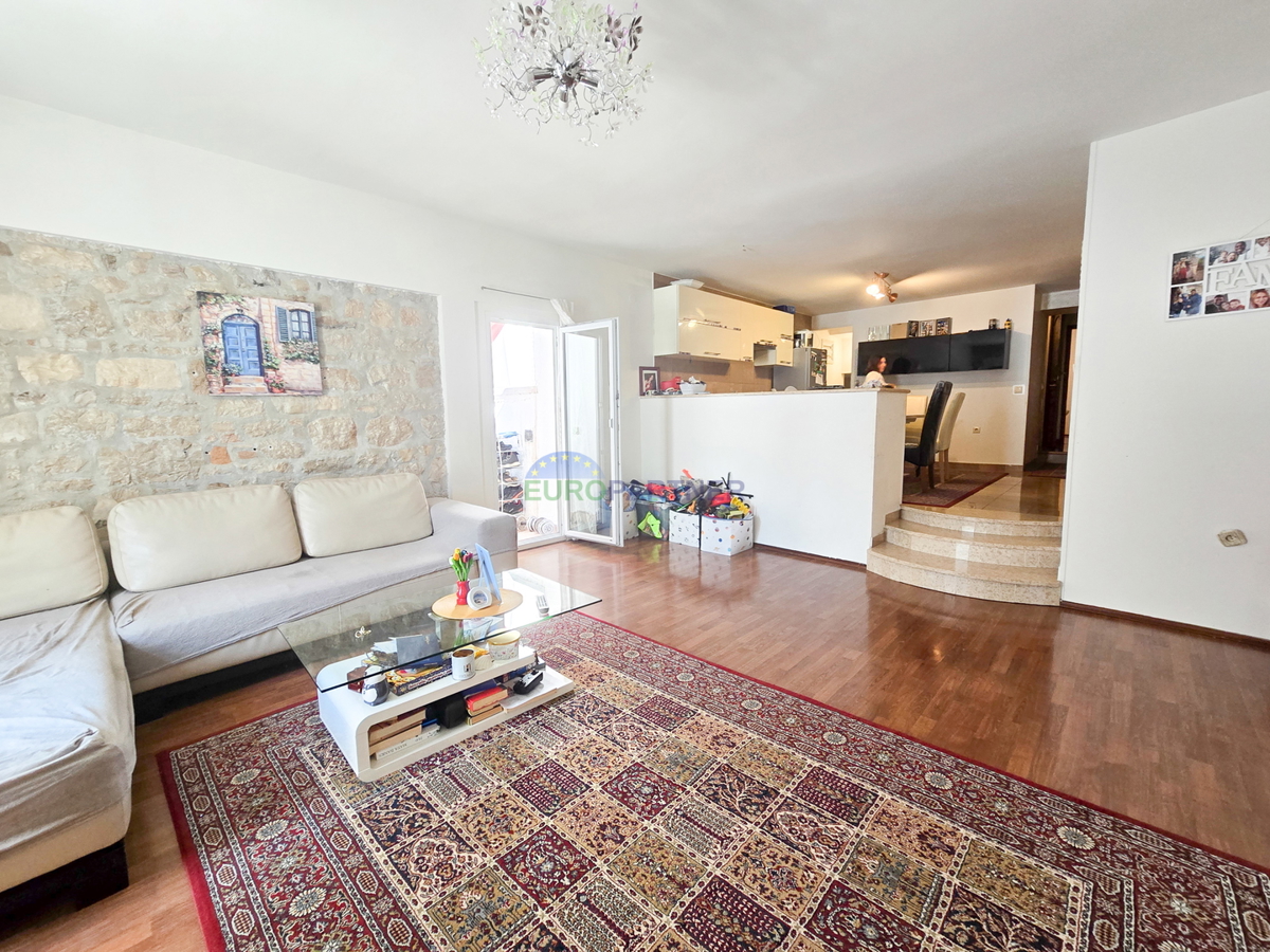 Istria, Parenzo, appartamento ammobiliato nel centro della città