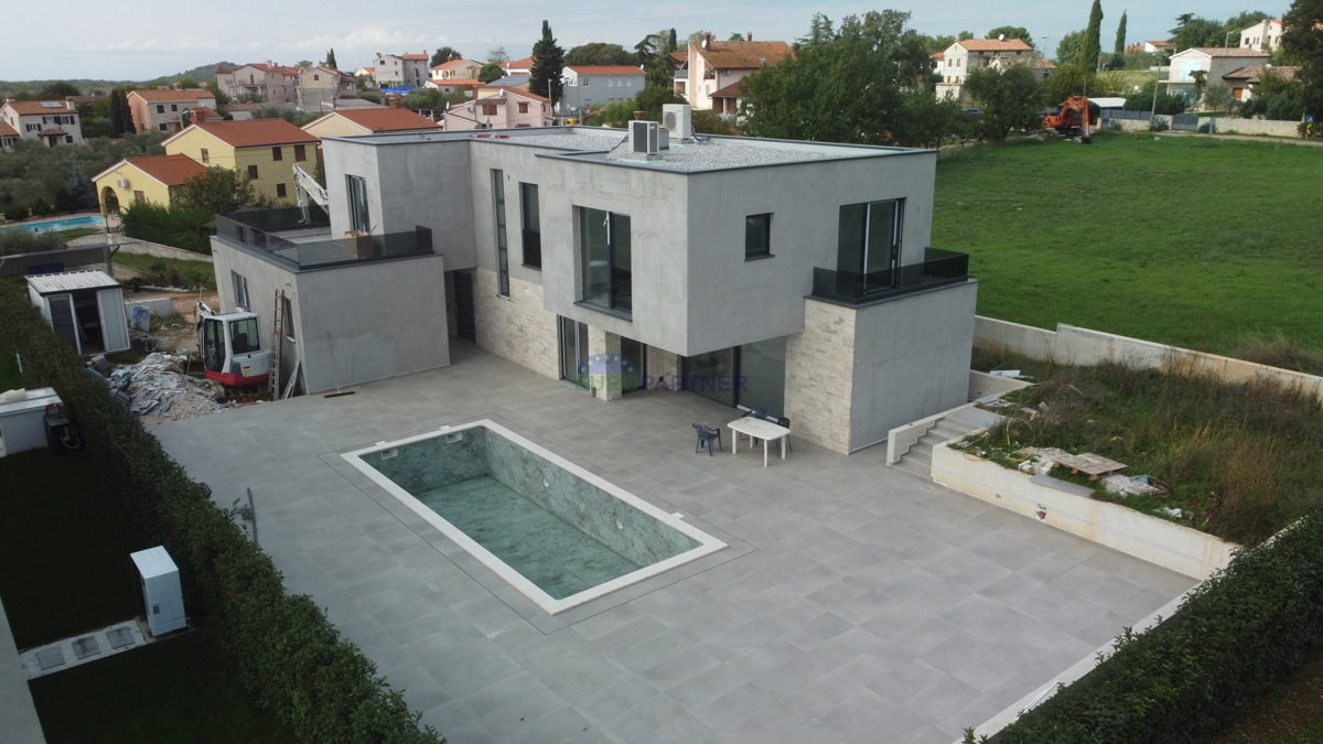 Villa moderna con piscina, a 7 km dal centro di Parenzo