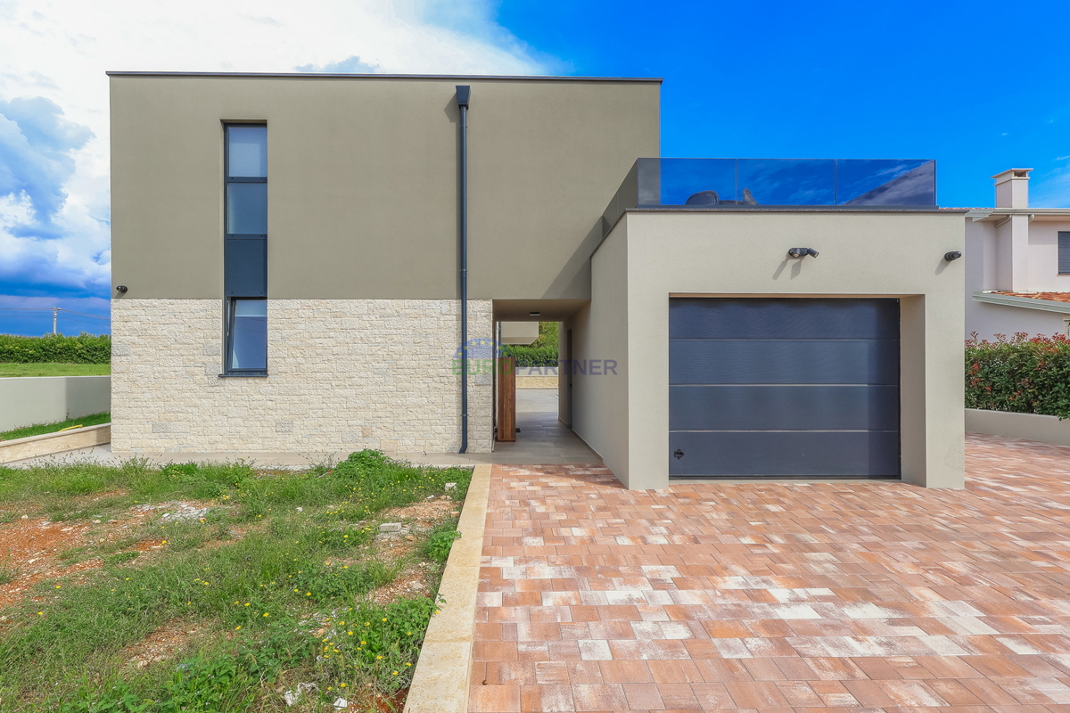 Villa moderna con piscina, a 7 km dal centro di Parenzo