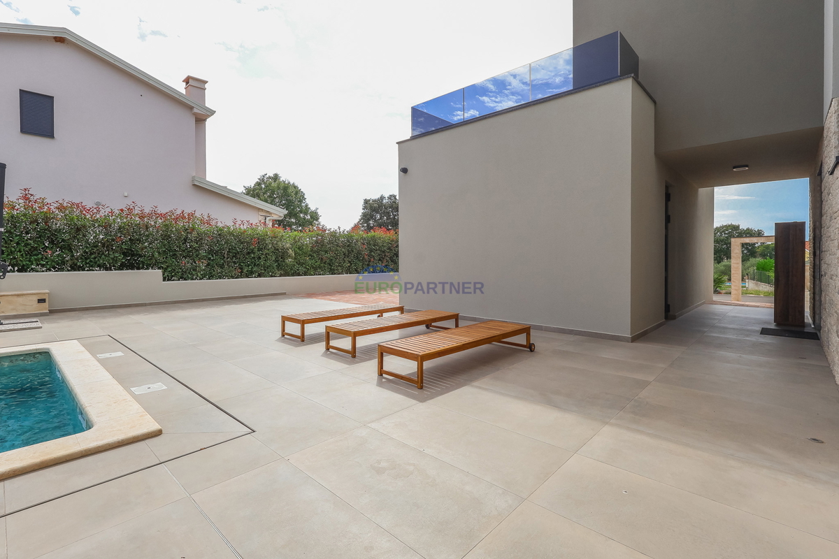 Villa moderna con piscina, a 7 km dal centro di Parenzo