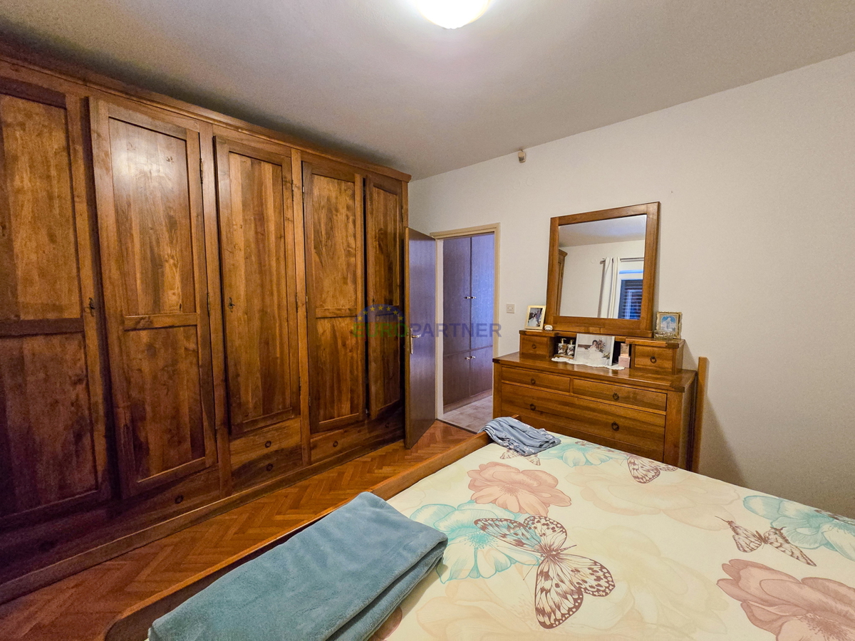 Casa familiare con locale commerciale, capannone di produzione/magazzino, vicino a Visignano