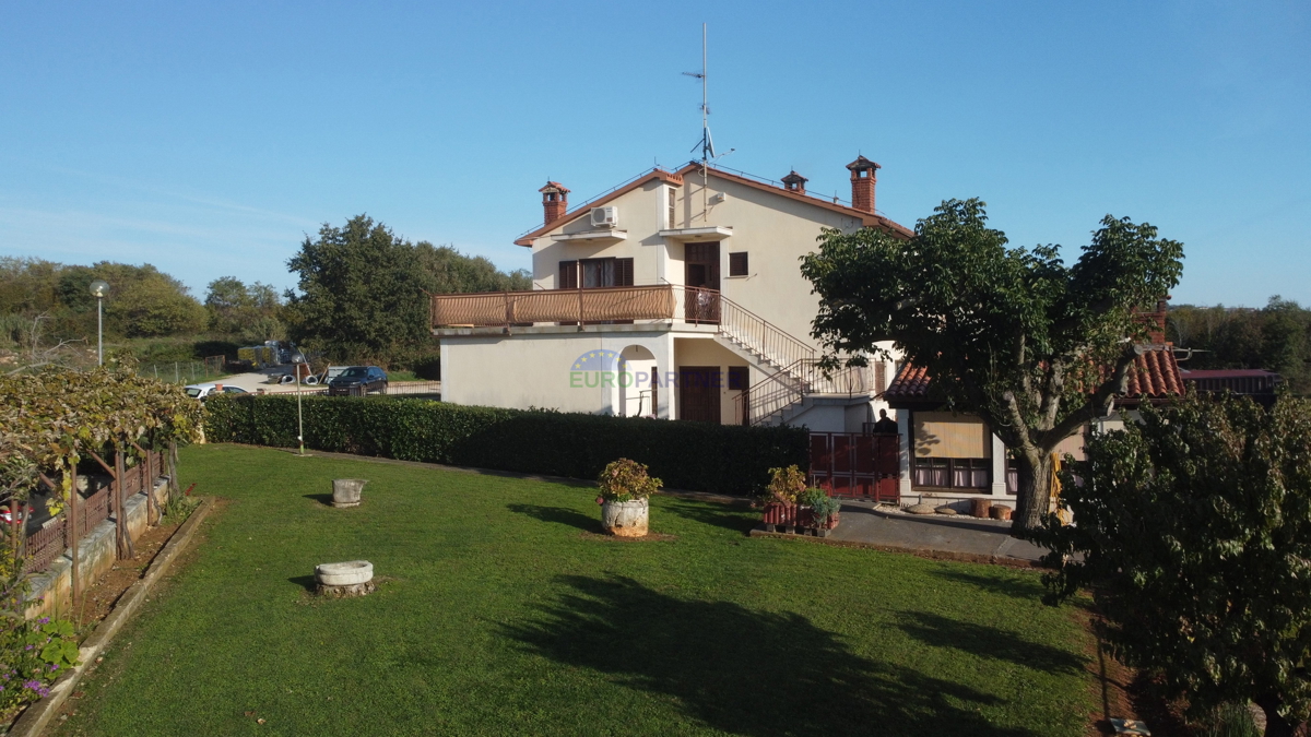 Casa familiare con locale commerciale, capannone di produzione/magazzino, vicino a Visignano