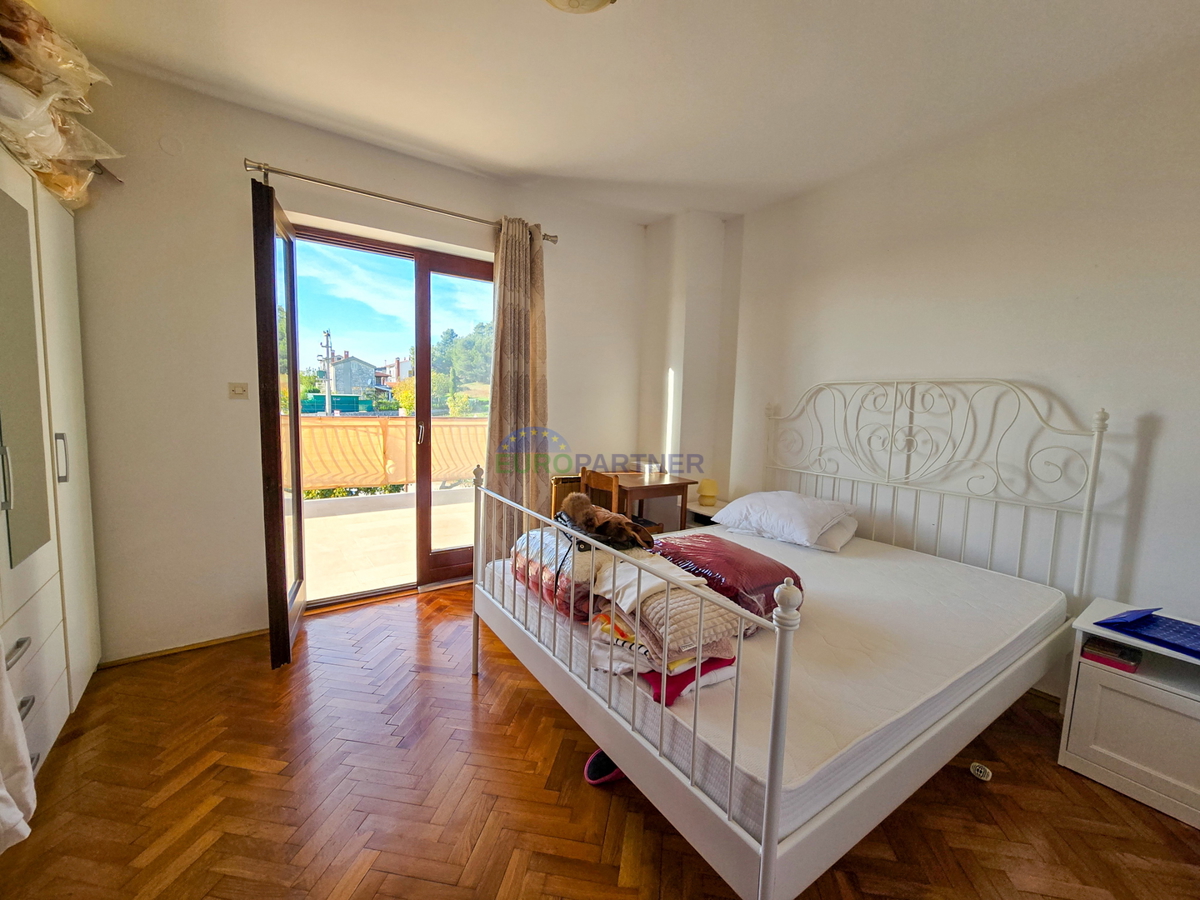 Casa familiare con locale commerciale, capannone di produzione/magazzino, vicino a Visignano