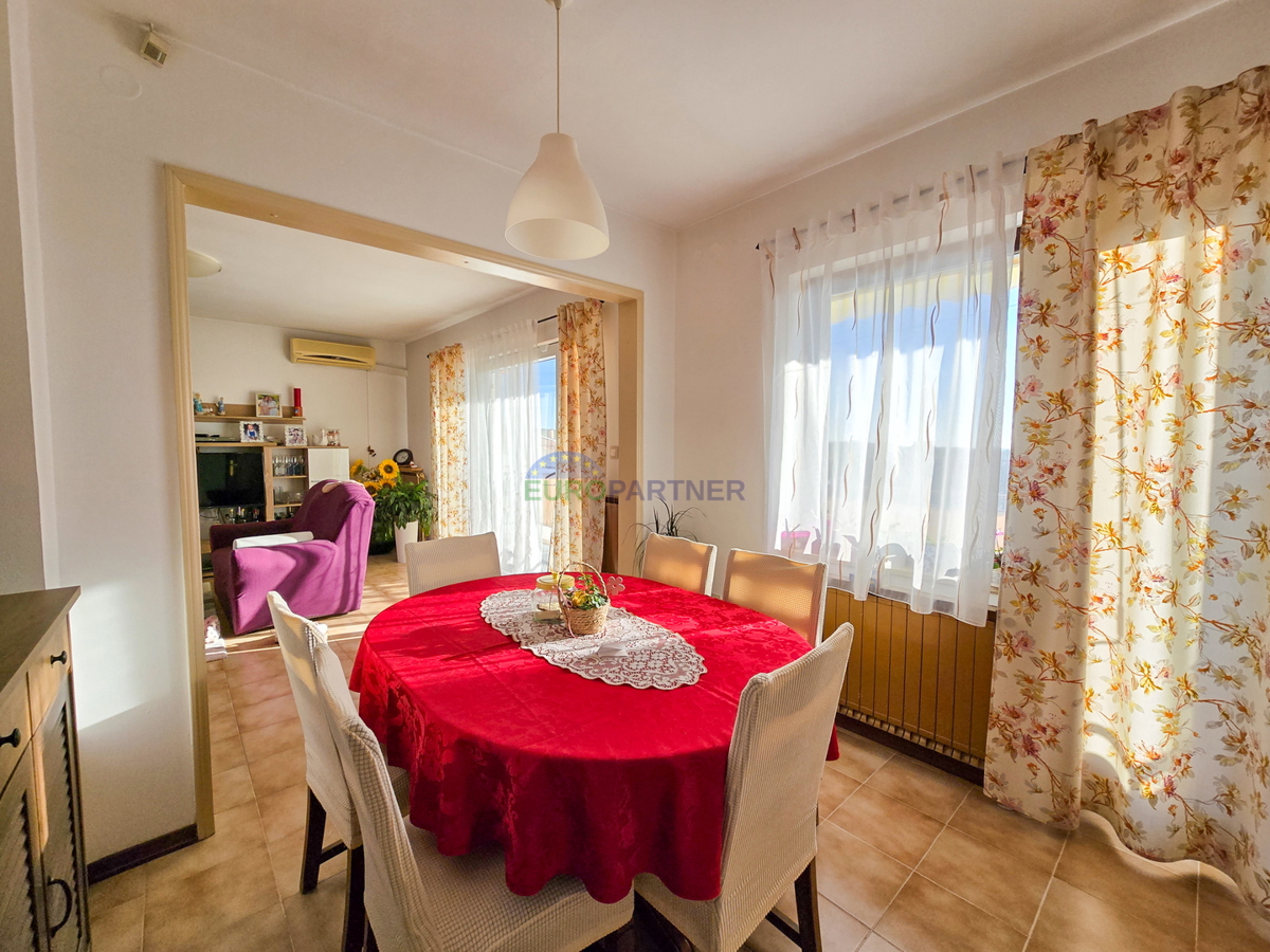 Casa familiare con locale commerciale, capannone di produzione/magazzino, vicino a Visignano