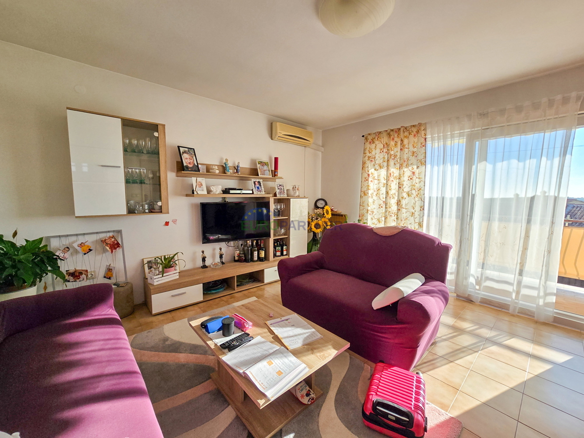 Casa familiare con locale commerciale, capannone di produzione/magazzino, vicino a Visignano