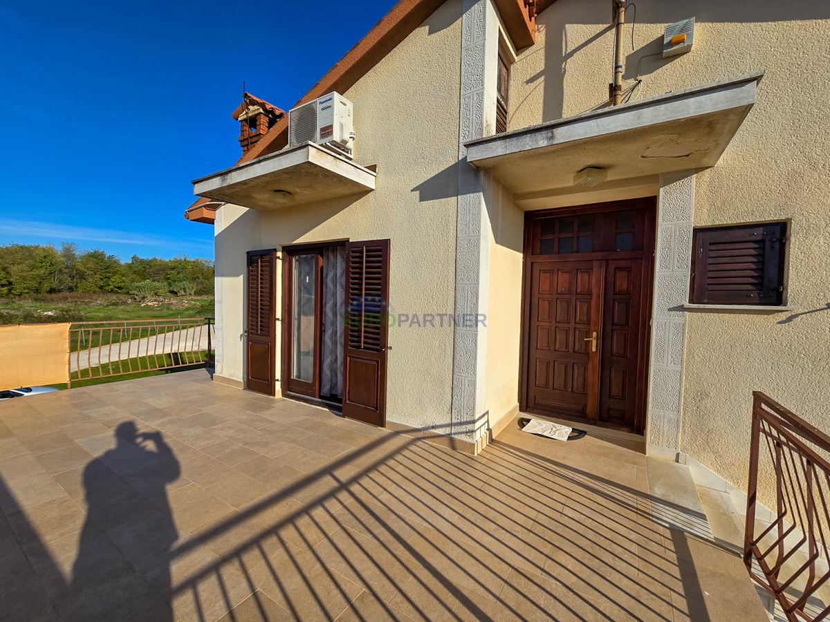 Casa familiare con locale commerciale, capannone di produzione/magazzino, vicino a Visignano