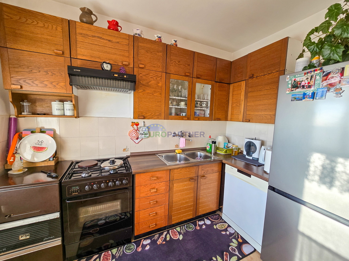 Casa familiare con locale commerciale, capannone di produzione/magazzino, vicino a Visignano