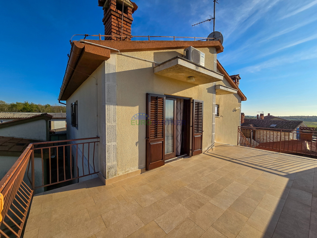 Casa familiare con locale commerciale, capannone di produzione/magazzino, vicino a Visignano