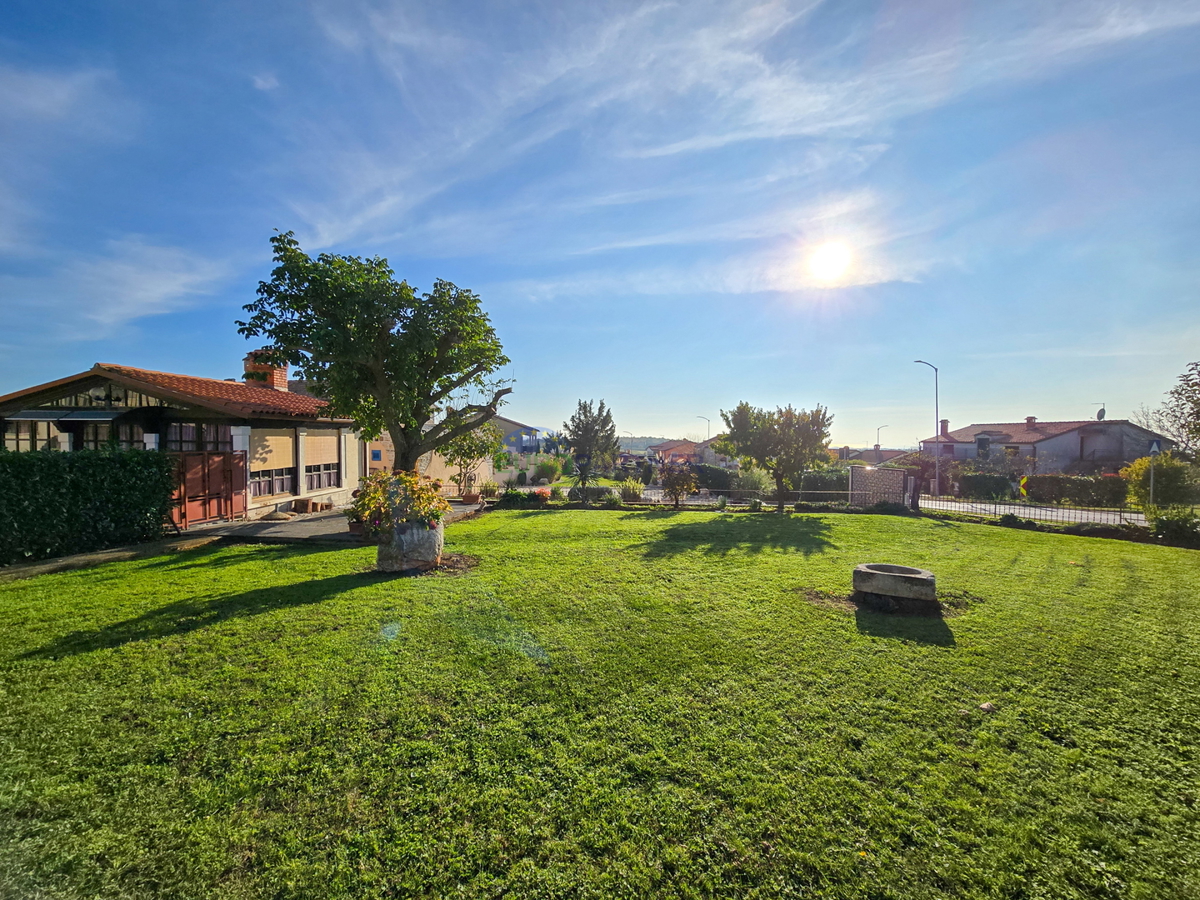 Casa familiare con locale commerciale, capannone di produzione/magazzino, vicino a Visignano