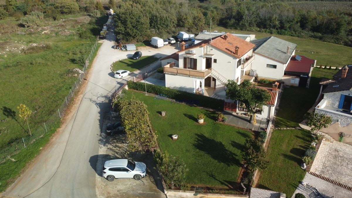 Casa familiare con locale commerciale, capannone di produzione/magazzino, vicino a Visignano