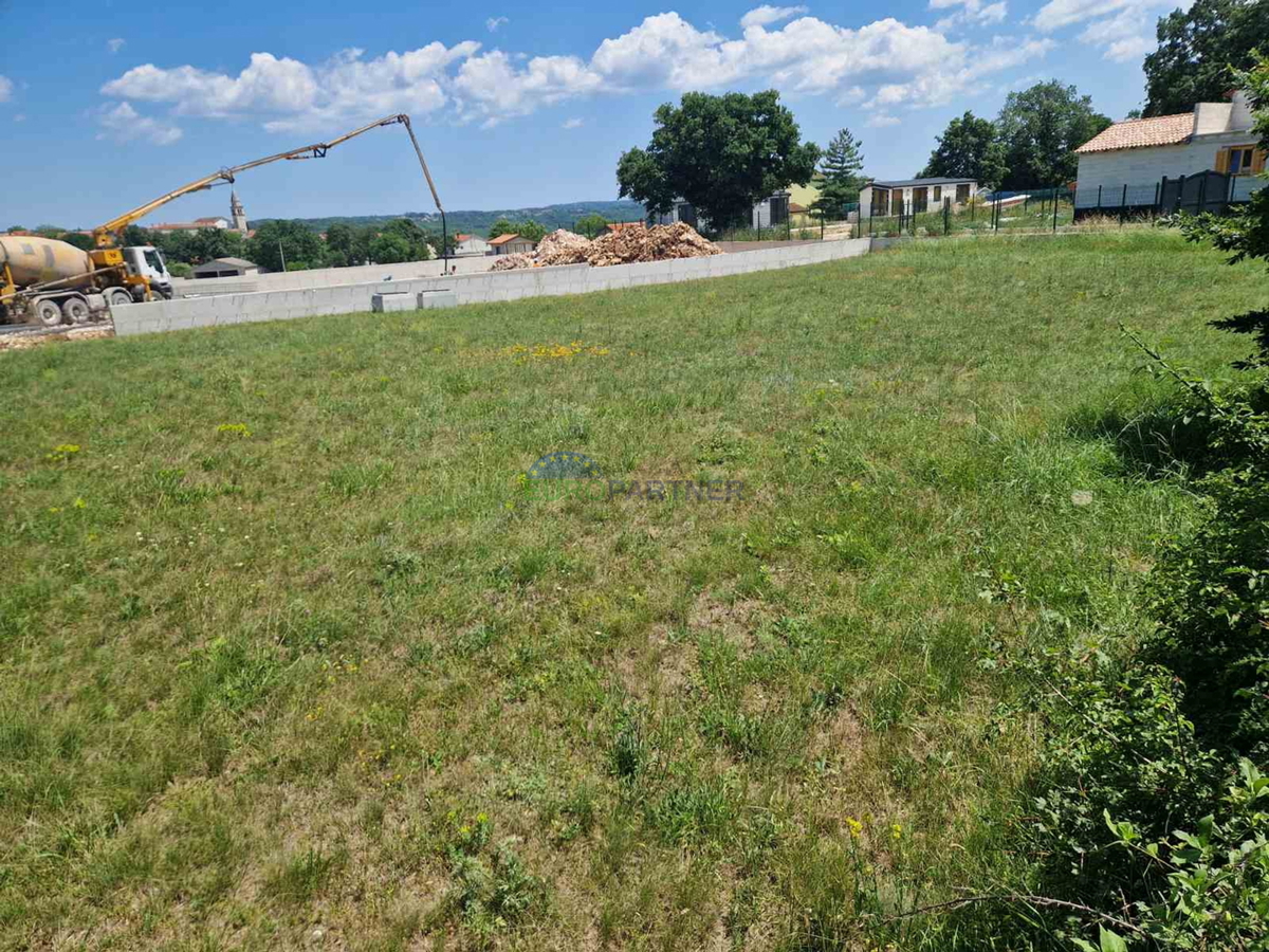Istria, Sveti Lovreč, terreno edificabile con permesso di costruzione ottenuto