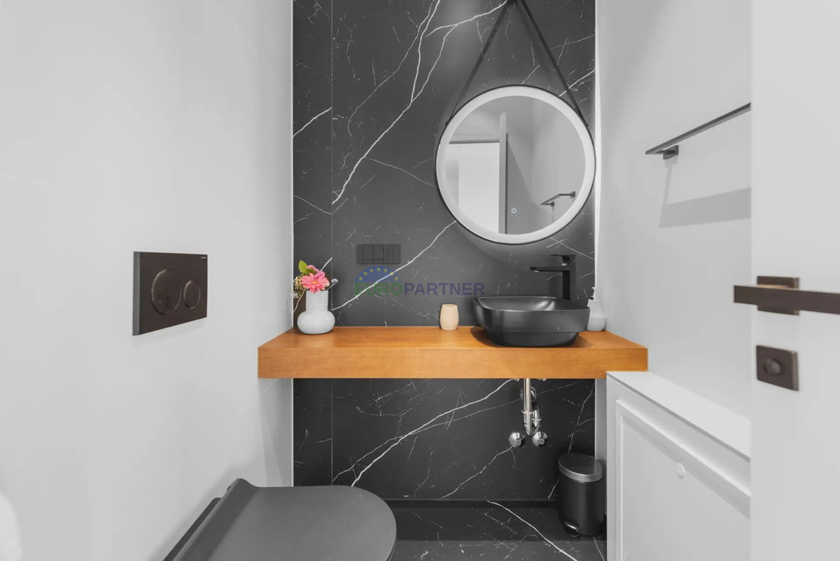 Attico con vista mare, a 800 m dal mare, dintorni di Parenzo