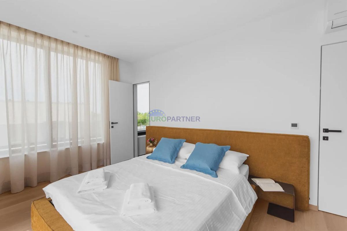 Attico con vista mare, a 800 m dal mare, dintorni di Parenzo