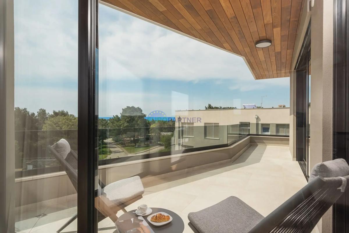 Attico con vista mare, a 800 m dal mare, dintorni di Parenzo