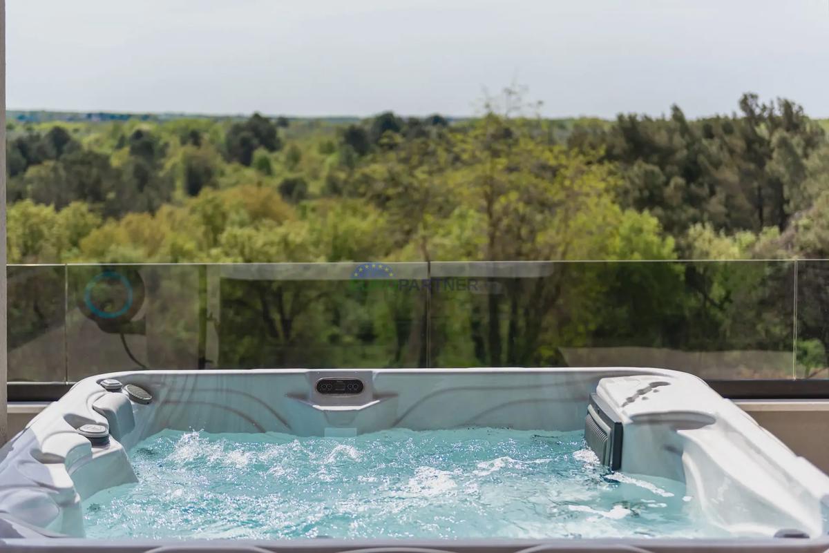 Attico con vista mare, a 800 m dal mare, dintorni di Parenzo