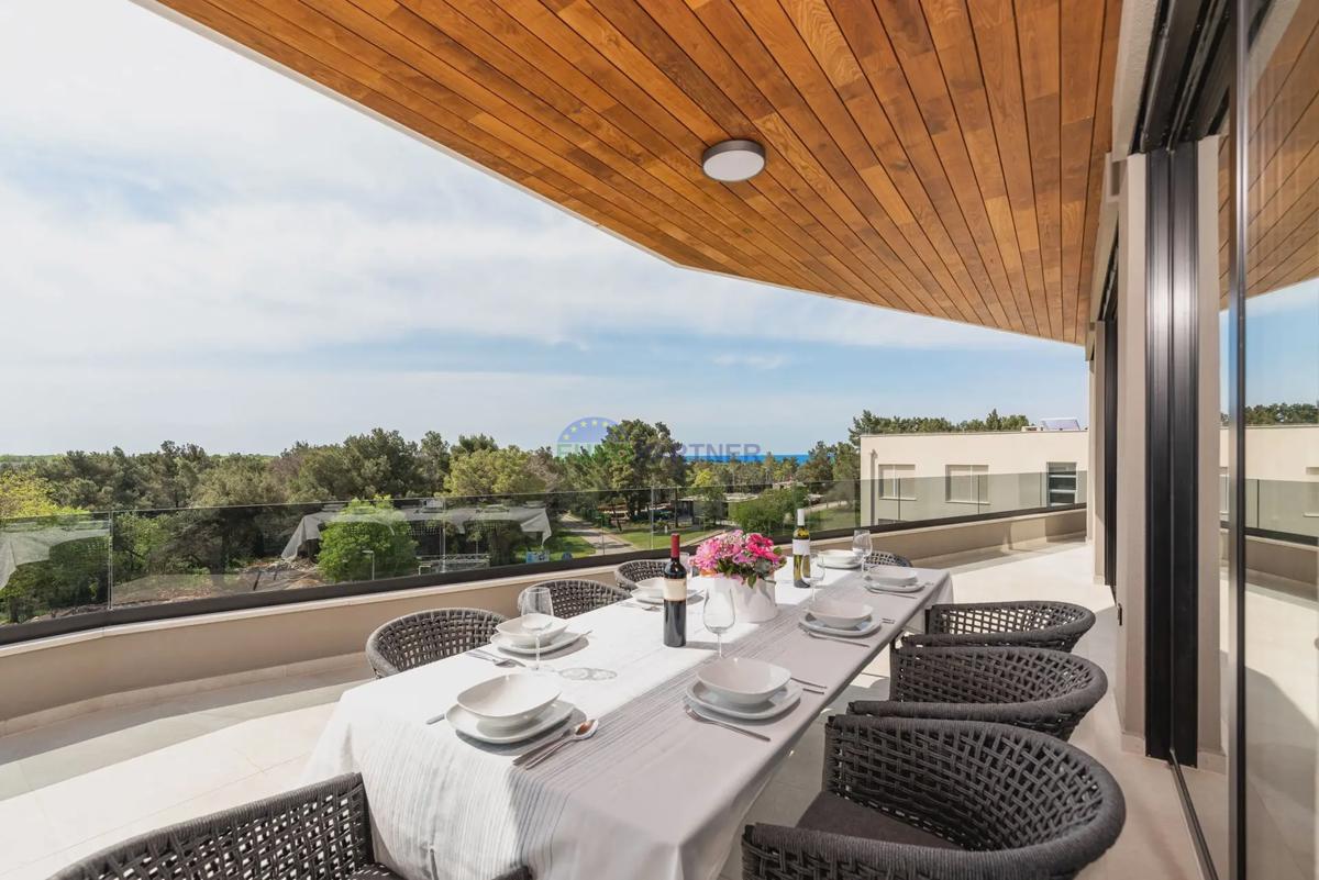 Attico con vista mare, a 800 m dal mare, dintorni di Parenzo