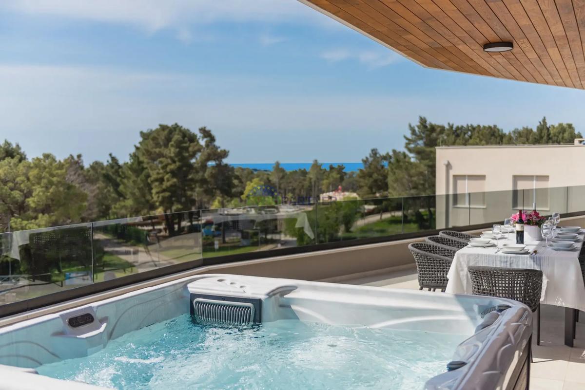 Attico con vista mare, a 800 m dal mare, dintorni di Parenzo