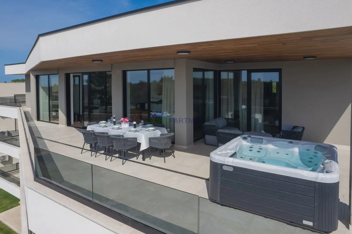 Attico con vista mare, a 800 m dal mare, dintorni di Parenzo