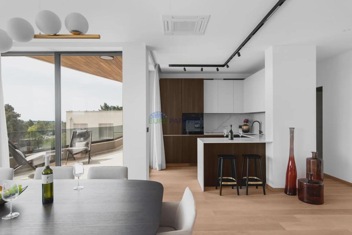 Attico con vista mare, a 800 m dal mare, dintorni di Parenzo