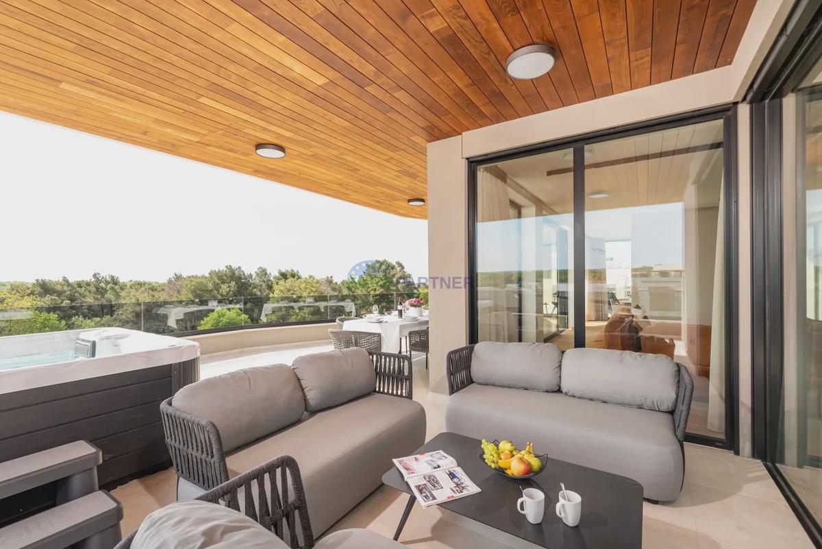 Attico con vista mare, a 800 m dal mare, dintorni di Parenzo