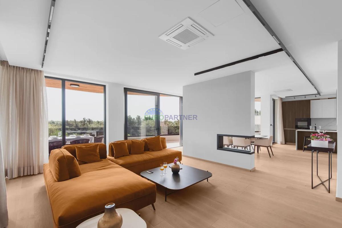 Attico con vista mare, a 800 m dal mare, dintorni di Parenzo