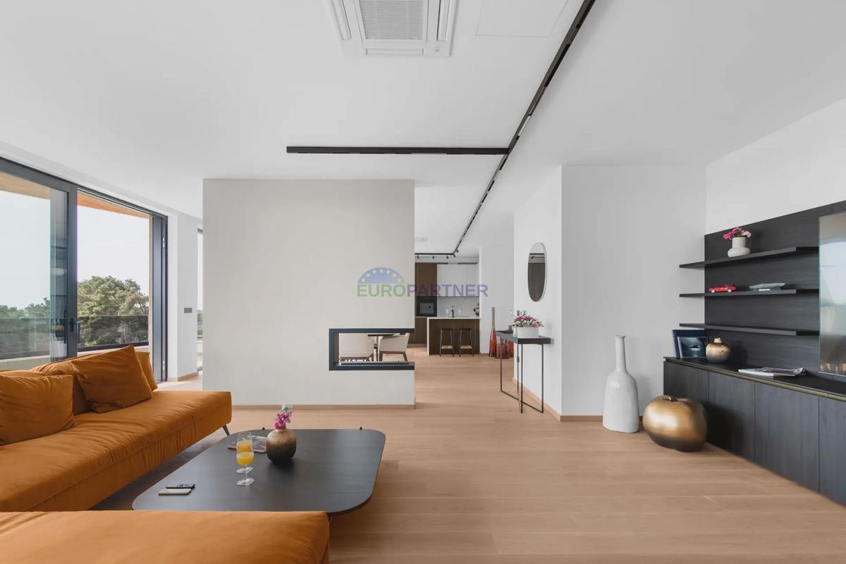 Attico con vista mare, a 800 m dal mare, dintorni di Parenzo