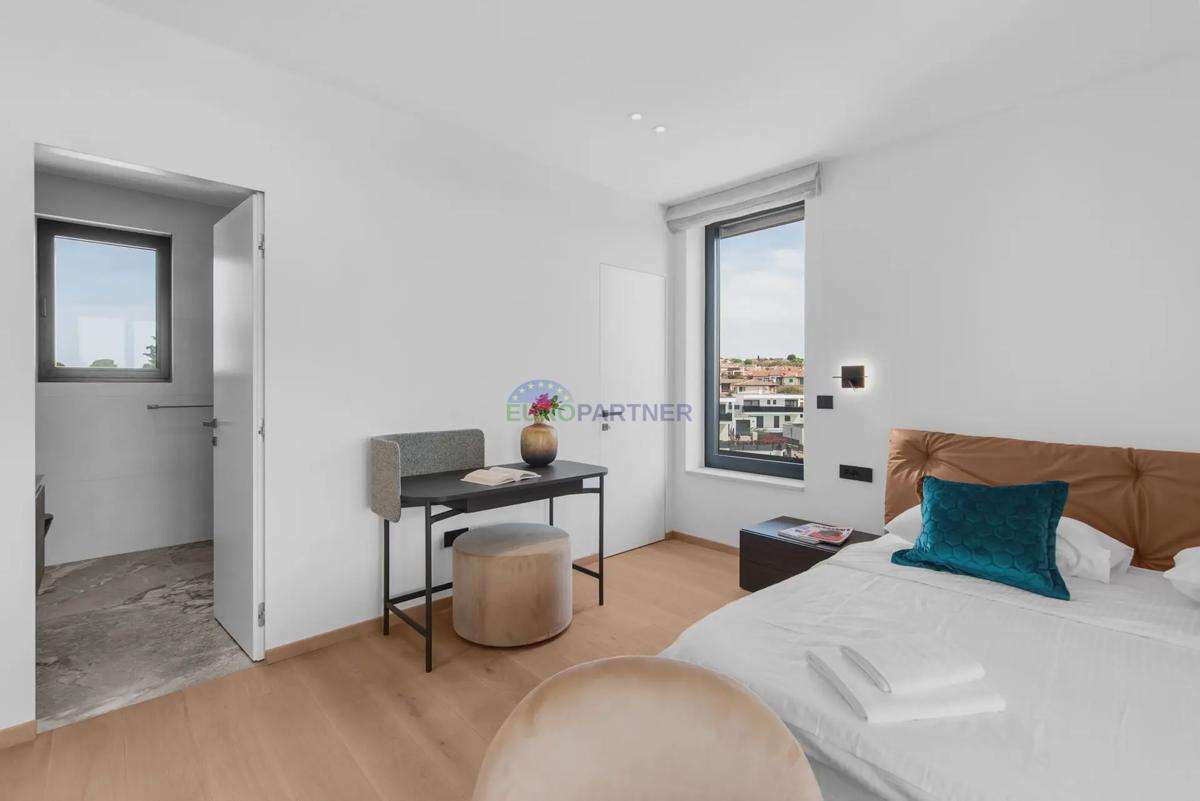 Attico con vista mare, a 800 m dal mare, dintorni di Parenzo