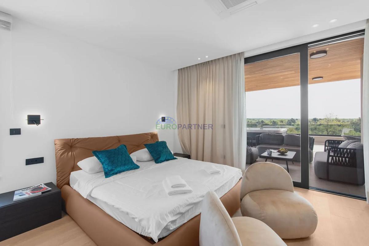 Attico con vista mare, a 800 m dal mare, dintorni di Parenzo