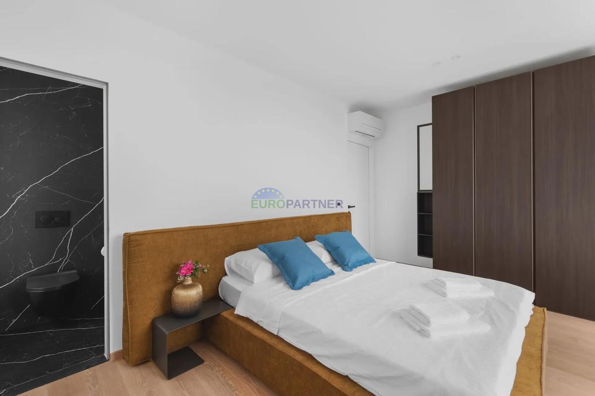 Attico con vista mare, a 800 m dal mare, dintorni di Parenzo