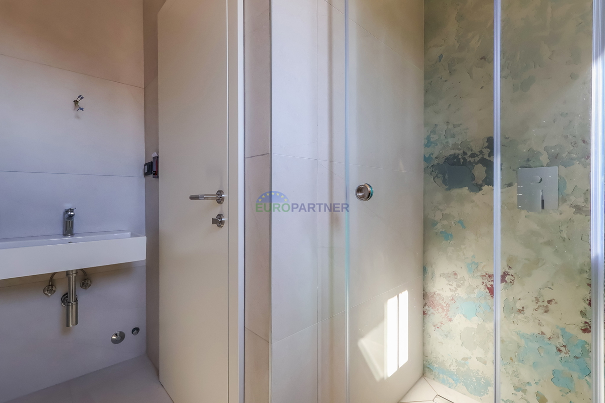 Casa a schiera con piscina, a 900 m dal mare, Poreč