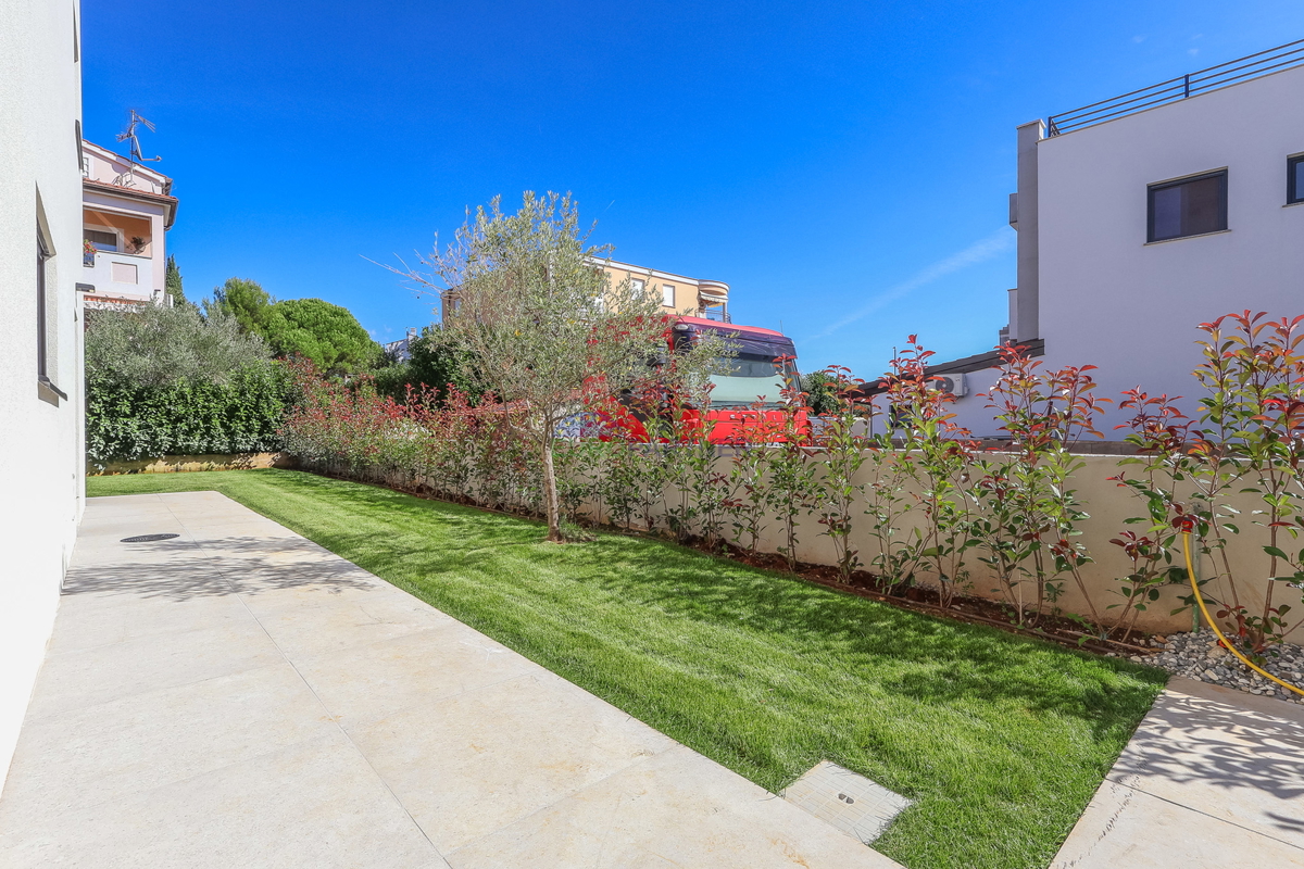 Casa a schiera con piscina, a 900 m dal mare, Poreč