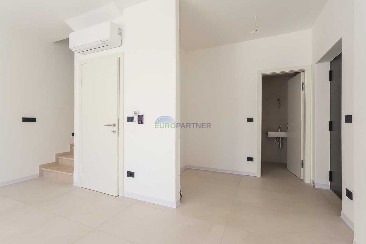 Casa a schiera con piscina, a 900 m dal mare, Poreč