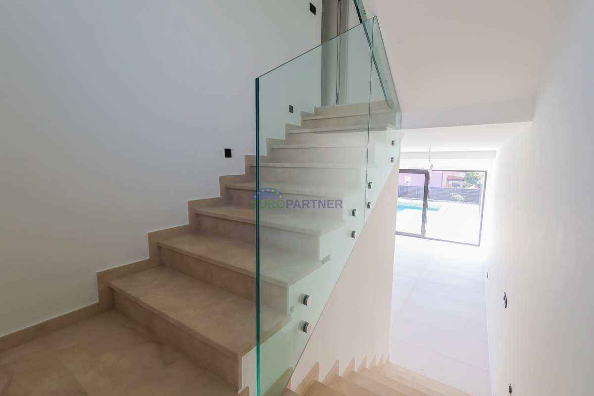Casa a schiera con piscina, a 900 m dal mare, Poreč