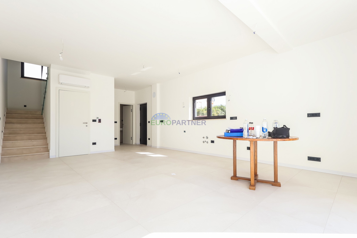 Casa a schiera con piscina, a 900 m dal mare, Poreč