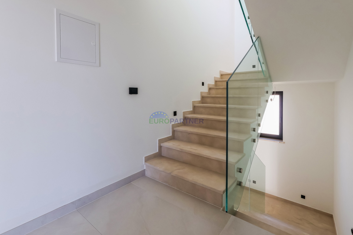 Casa a schiera con piscina, a 900 m dal mare, Poreč