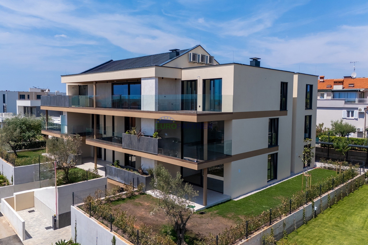 Istria, Novigrad, appartamento di lusso al piano terra dell'edificio