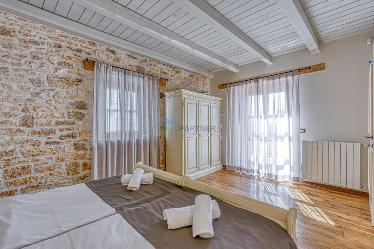 Unica villa in pietra autoctona con piscina, Porec