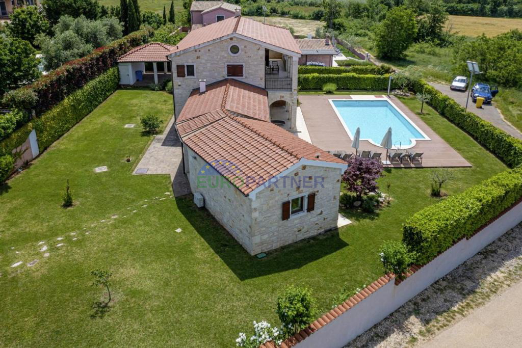 Eccezionale villa in pietra con piscina e ampio giardino, Sveti Lovreč