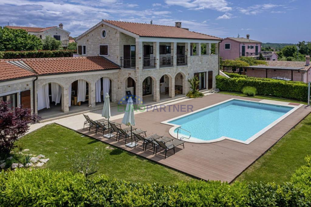 Eccezionale villa in pietra con piscina e ampio giardino, Sveti Lovreč