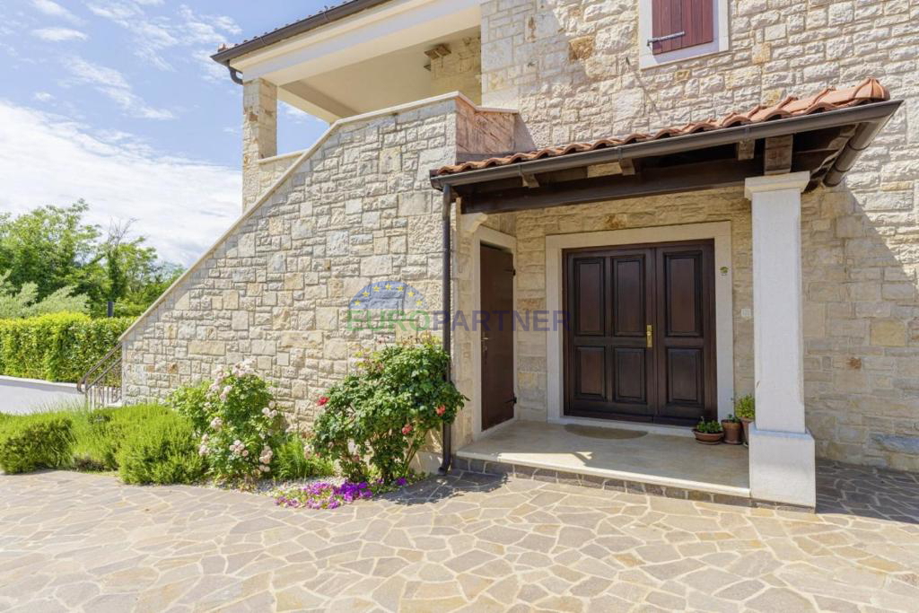 Eccezionale villa in pietra con piscina e ampio giardino, Sveti Lovreč