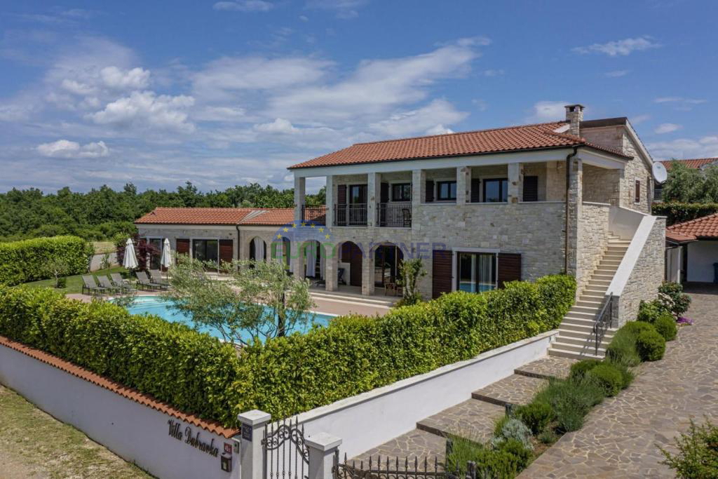 Eccezionale villa in pietra con piscina e ampio giardino, Sveti Lovreč