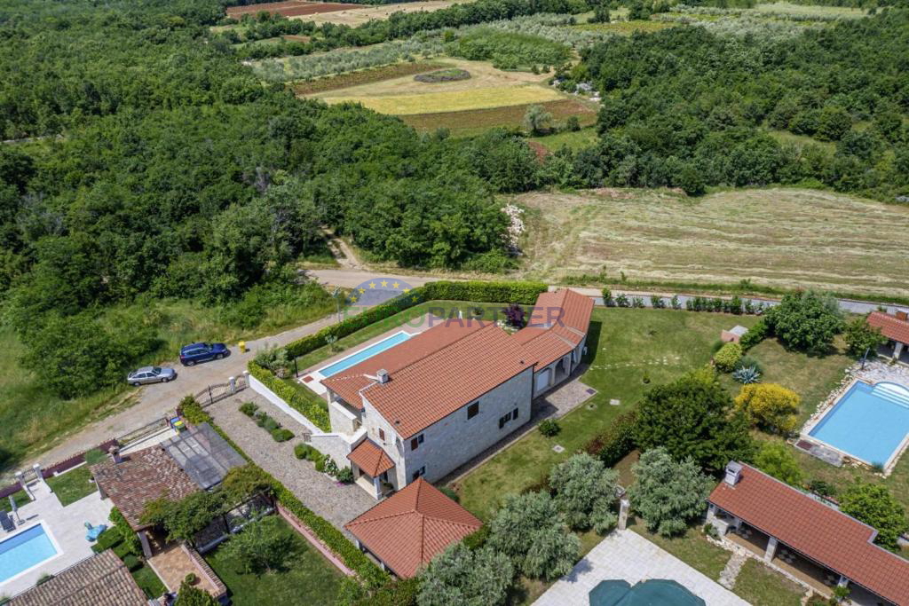 Eccezionale villa in pietra con piscina e ampio giardino, Sveti Lovreč