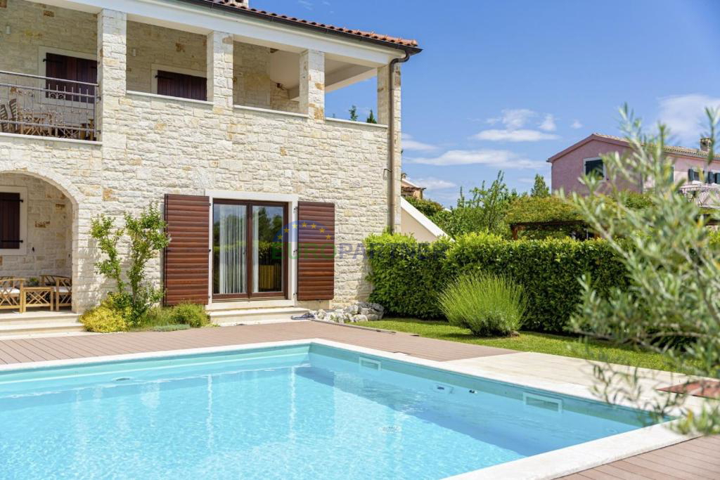 Eccezionale villa in pietra con piscina e ampio giardino, Sveti Lovreč