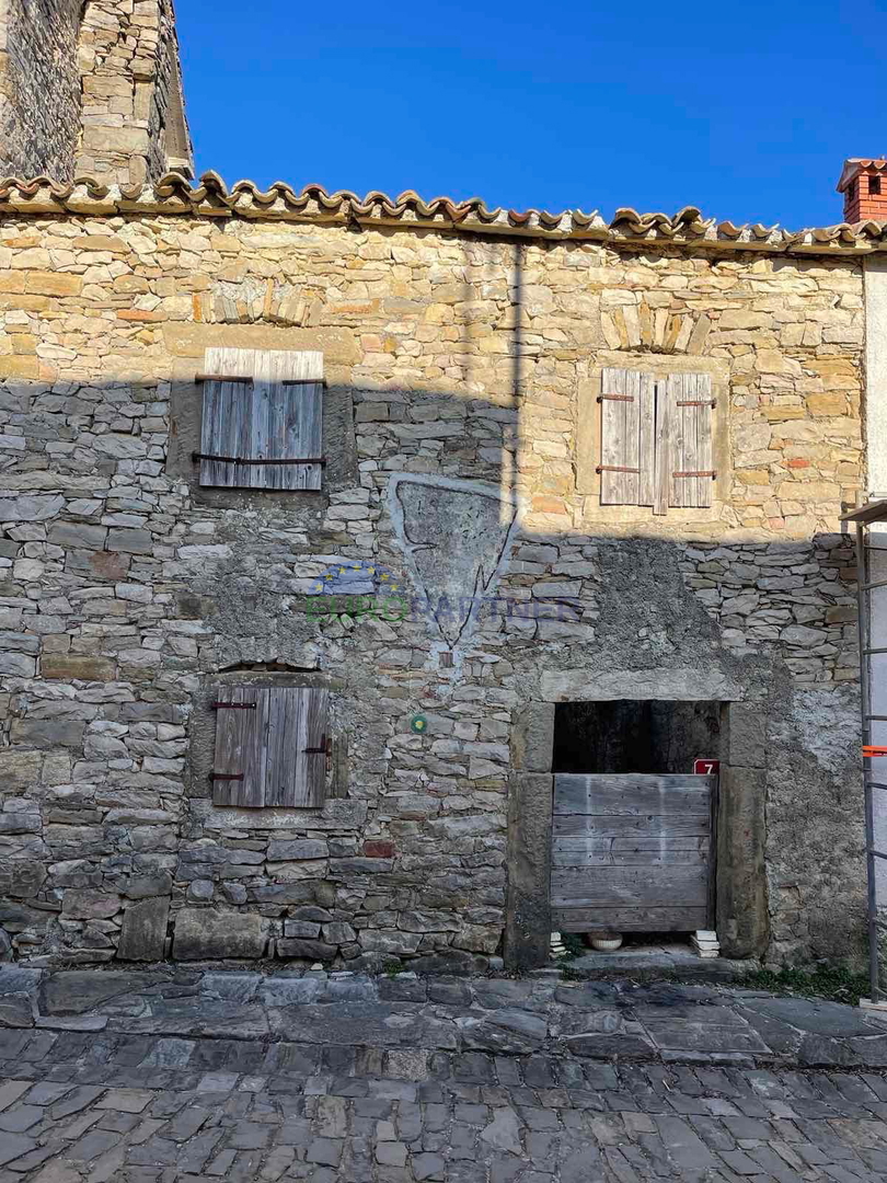 Una vecchia casa di pietra nel cuore dell&apos;Istria