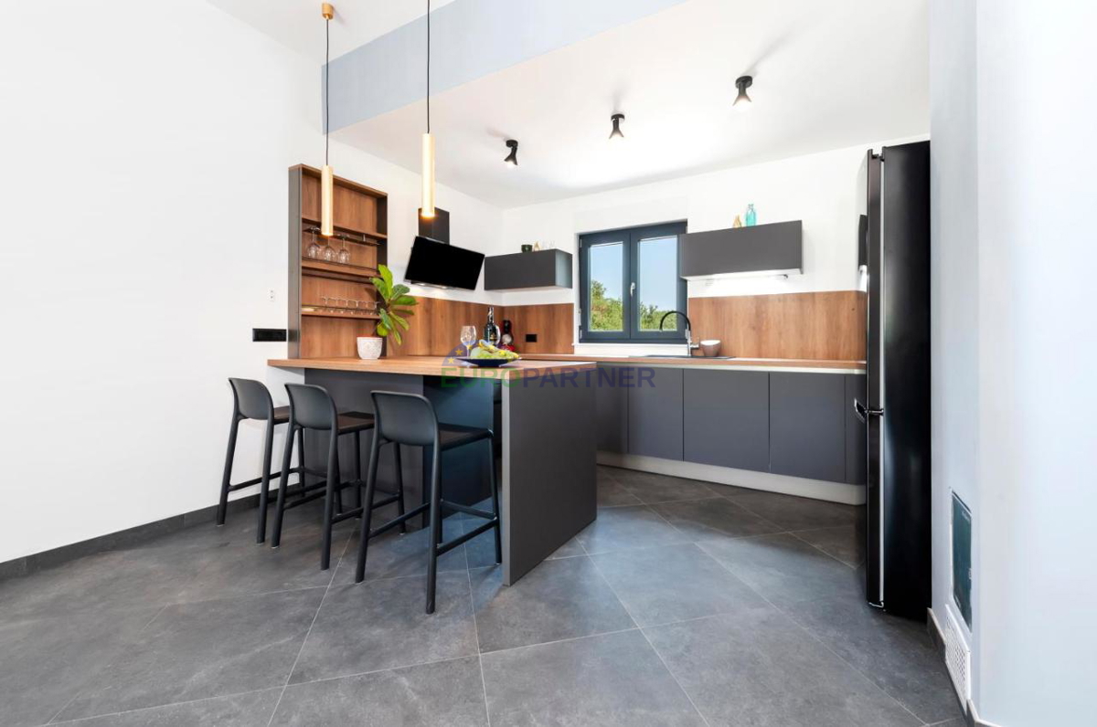 Villa con piscina vicino al mare a Rovigno