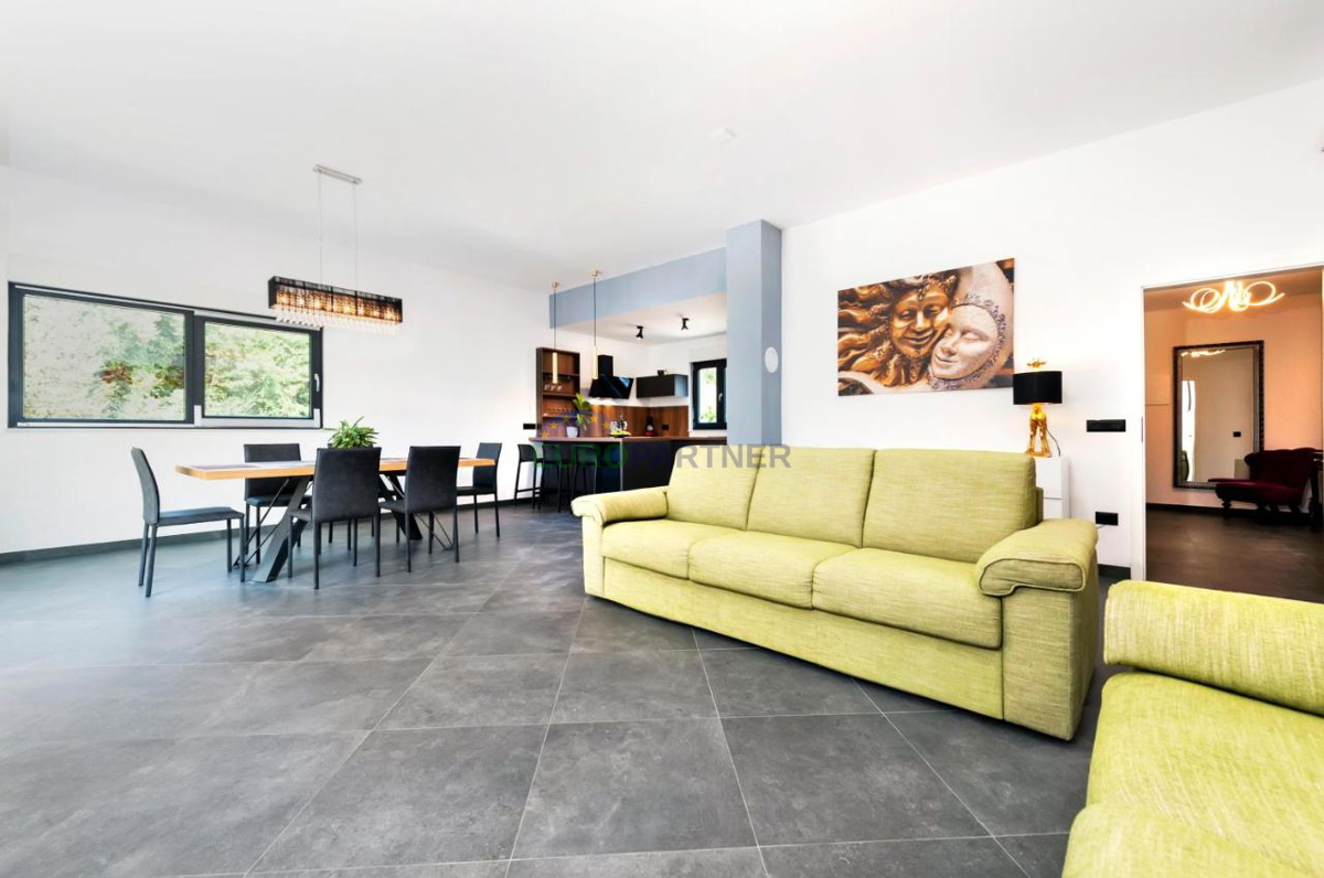 Villa con piscina vicino al mare a Rovigno