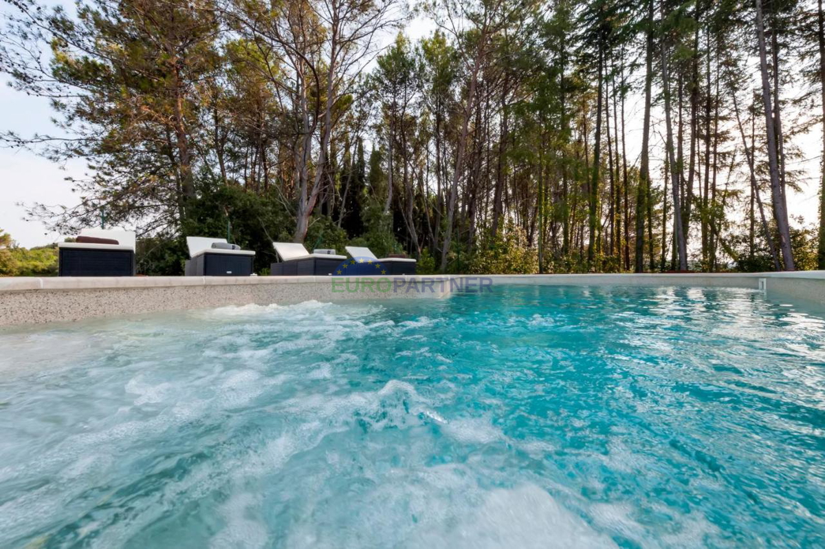 Villa con piscina vicino al mare a Rovigno